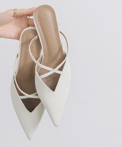 NEUNA（ヌナ）の「ダブルクロスヒールパンプス（パンプス・レディース・ブラック/アイボリー・SMALL/MEDIUM/LARGE）」の2枚目の写真