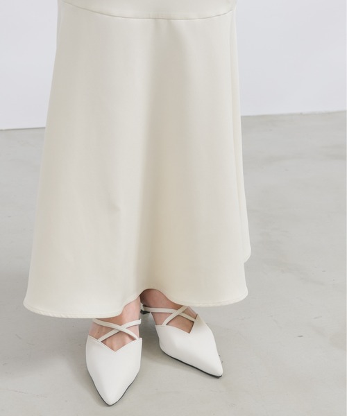 NEUNA（ヌナ）の「ダブルクロスヒールパンプス（パンプス・レディース・ブラック/アイボリー・SMALL/MEDIUM/LARGE）」の14枚目の写真