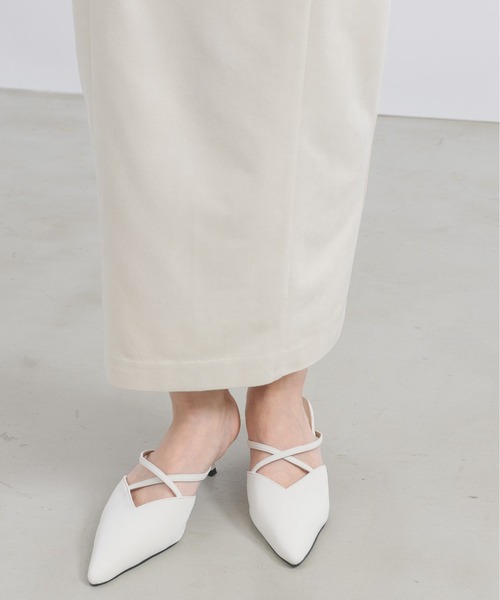 NEUNA（ヌナ）の「ダブルクロスヒールパンプス（パンプス・レディース・ブラック/アイボリー・SMALL/MEDIUM/LARGE）」の4枚目の写真