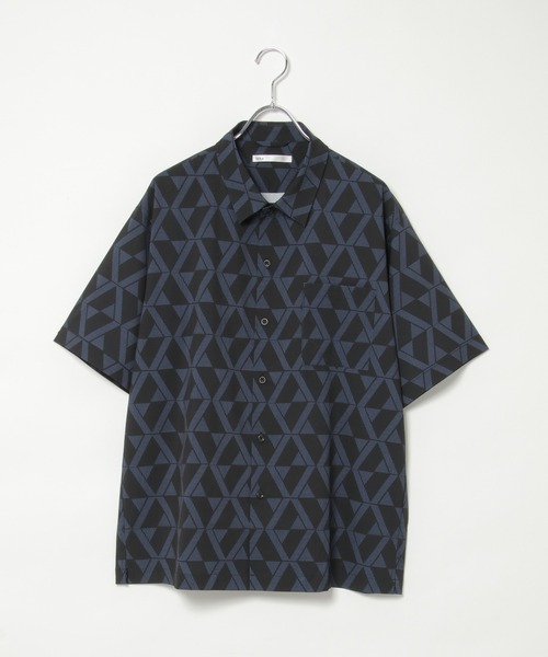ikka(イッカ)の「幾何学プリントシャツ(シャツ/ブラウス・メンズ・ネイビー/ベージュ・S/M/L/XL)」の2枚目の写真