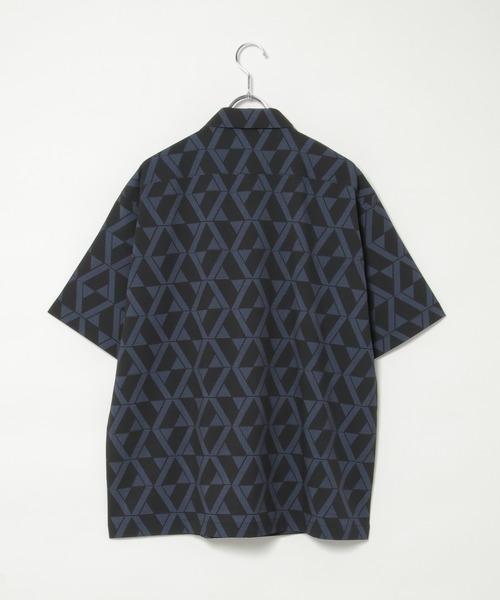 ikka(イッカ)の「幾何学プリントシャツ(シャツ/ブラウス・メンズ・ネイビー/ベージュ・S/M/L/XL)」の20枚目の写真