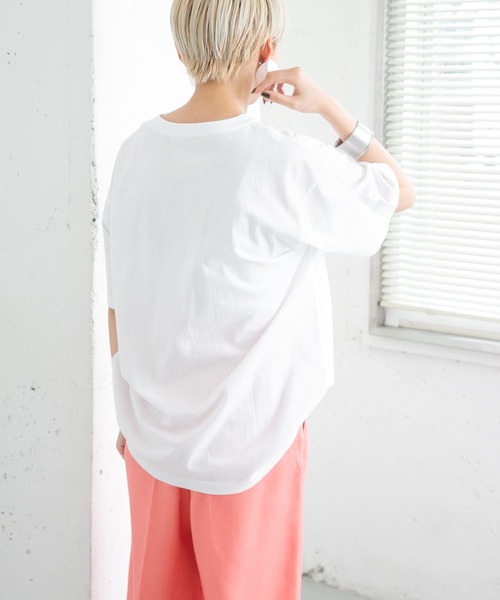 KBF(ケイビーエフ)の「フォトプリントTシャツ(Tシャツ/カットソー・レディース・ネイビー/ホワイト/オフホワイト・ONE)」の4枚目の写真