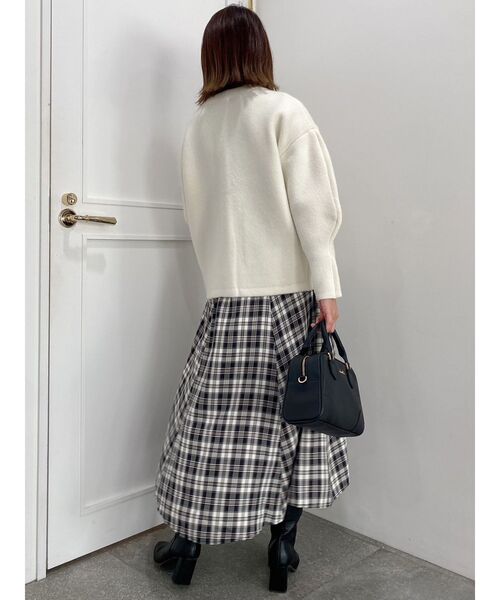 dazzlin（ダズリン）の「レトロプチボタンミドルカーディガン（カーディガン/ボレロ・レディース・グリーン/オフホワイト/チャコールグレー/ベージュ・FREE）」の17枚目の写真