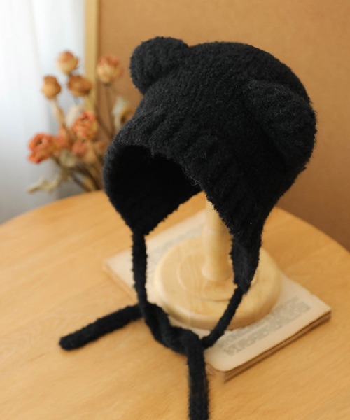 ALTROSE(アルトローズ)の「ニット帽 くまみみ フラップ付フード ボンネット風(ニットキャップ/ビーニー・レディース・ブラック/ホワイト・FREE)」の6枚目の写真
