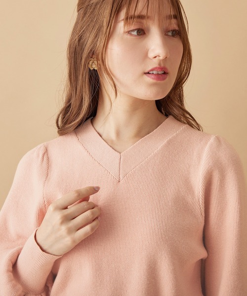 alotta(アロッタ)の「Vネックアンジェリーナニット(ニット/セーター・レディース・ホワイト/ベビーピンク・M/LL/L)」の6枚目の写真
