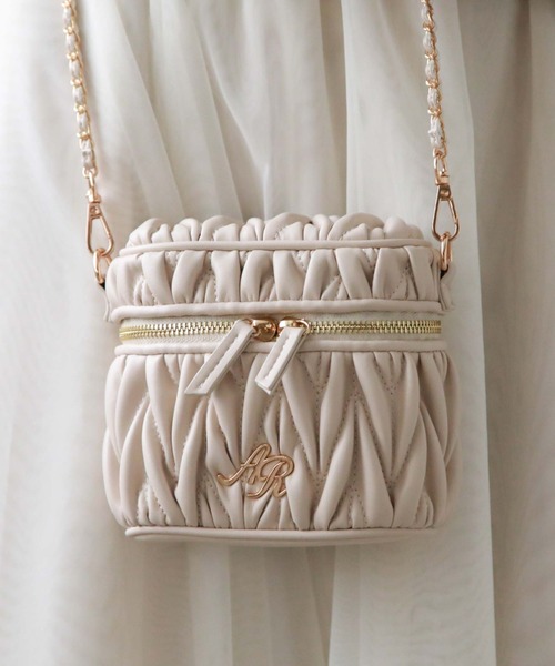 archives(アルシーヴ)の「ウェーブキルトバニティショルダー(ショルダーバッグ・レディース・ブラック/ピンクベージュ/アイボリー・FREE)」の18枚目の写真