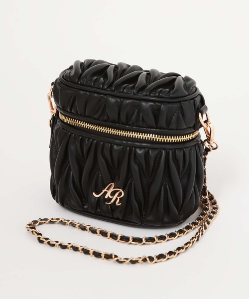 archives(アルシーヴ)の「ウェーブキルトバニティショルダー(ショルダーバッグ・レディース・ブラック/ピンクベージュ/アイボリー・FREE)」の7枚目の写真