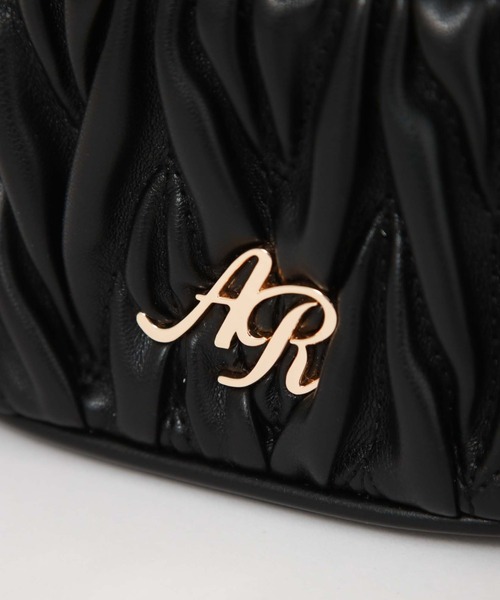 archives(アルシーヴ)の「ウェーブキルトバニティショルダー(ショルダーバッグ・レディース・ブラック/ピンクベージュ/アイボリー・FREE)」の11枚目の写真