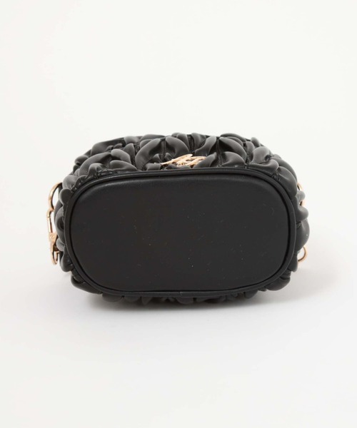archives(アルシーヴ)の「ウェーブキルトバニティショルダー(ショルダーバッグ・レディース・ブラック/ピンクベージュ/アイボリー・FREE)」の10枚目の写真