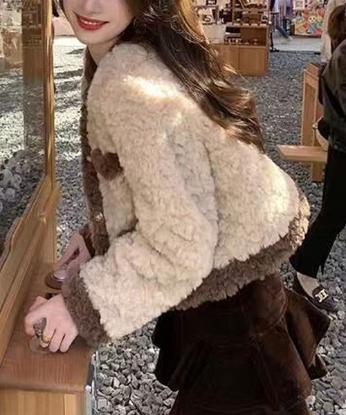 Primazel（プリマゼル）の「フェイクファーコートジャケット（その他アウター・レディース・ベージュ・M）」の3枚目の写真