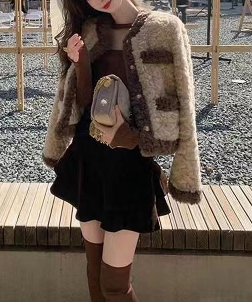 Primazel（プリマゼル）の「フェイクファーコートジャケット（その他アウター・レディース・ベージュ・M）」の4枚目の写真