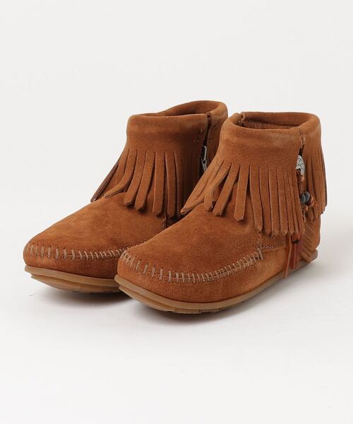 Minnetonka(ミネトンカ)の「【MINNETONKA】CONCHO FEATHER SIDE ZIP BOOT レディース(ブーツ・レディース・ライトベージュ/ブラック/ブラウン・22.5cm/22cm/21.5㎝)」の1枚目の写真