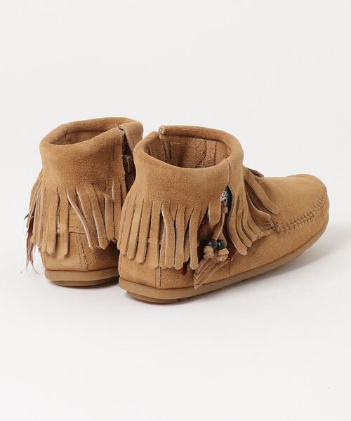 Minnetonka(ミネトンカ)の「【MINNETONKA】CONCHO FEATHER SIDE ZIP BOOT レディース(ブーツ・レディース・ライトベージュ/ブラック/ブラウン・22.5cm/22cm/21.5㎝)」の4枚目の写真