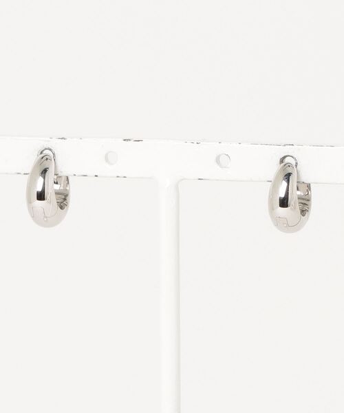 TOM WOOD(トムウッド)の「TOM WOOD Ice Huggies トムウッド アイス ハギー ピアス(ピアス(両耳用)・メンズ・シルバー・FREE)」の7枚目の写真