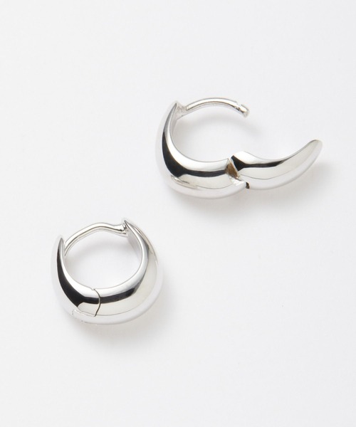 TOM WOOD(トムウッド)の「TOM WOOD Ice Huggies トムウッド アイス ハギー ピアス(ピアス(両耳用)・メンズ・シルバー・FREE)」の3枚目の写真