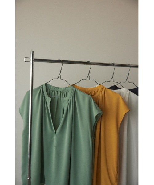 BLACK BY MOUSSY（ブラックバイマウジー）の「skipper blouse(スキッパーブラウス)（シャツ/ブラウス・レディース・オフホワイト/ライトグリーン/ネイビー/イエロー・FREE）」の6枚目の写真