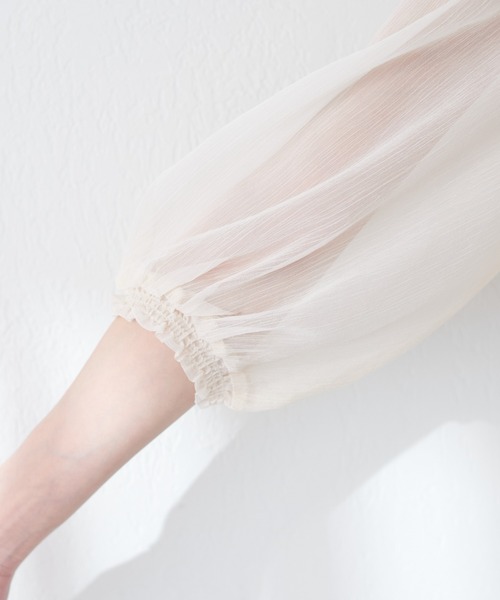 natural couture(ナチュラルクチュール)の「シアー楊柳ブラウス+ニットビスチェSET(シャツ/ブラウス・レディース・ラベンダー/ベージュ/アイボリー・FREE)」の6枚目の写真