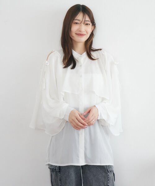 RETRO GIRL(レトロガール)の「肩開きケープチュニック(シャツ/ブラウス・レディース・オフホワイト/ブルー/ブラック・FREE)」の8枚目の写真
