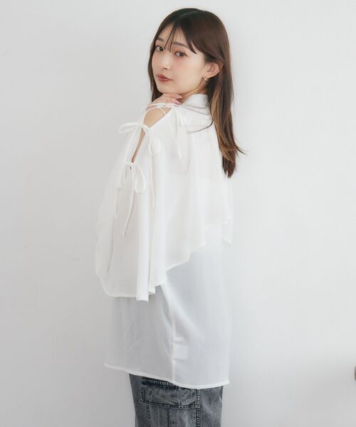 RETRO GIRL(レトロガール)の「肩開きケープチュニック(シャツ/ブラウス・レディース・オフホワイト/ブルー/ブラック・FREE)」の10枚目の写真