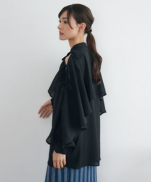 RETRO GIRL(レトロガール)の「肩開きケープチュニック(シャツ/ブラウス・レディース・オフホワイト/ブルー/ブラック・FREE)」の18枚目の写真