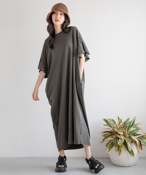 LOWRYS FARM(ローリーズファーム)の「BIGフリルワンピースSS 113588(ワンピース・レディース・アイボリー/ブルー/チャコールグレー・FREE)」の2枚目の写真