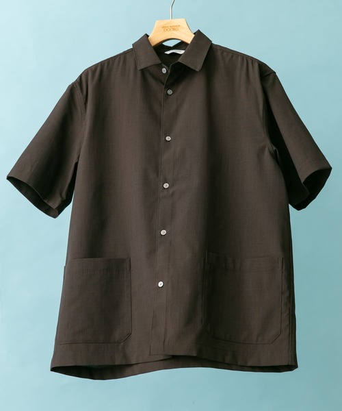 URBAN RESEARCH DOORS（アーバンリサーチドアーズ）の「『UR TECH DRYLUXE』『イージーケア/速乾』レギュラーカラーシャツ（シャツ/ブラウス・メンズ・ブラウン系その他/ライトグレー/ネイビー/ブルー/ブラック/ブラウン/ベージュ系その他/グレー系その他・X-LARGE/LARGE/MEDIUM）」の4枚目の写真