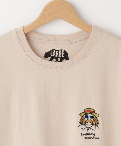 &Bridge（アンドブリッジ）の「SALTS（ソルツ） おじさん刺しゅうTシャツ（Tシャツ/カットソー・メンズ・ホワイト/ライトベージュ・02/03）」の5枚目の写真