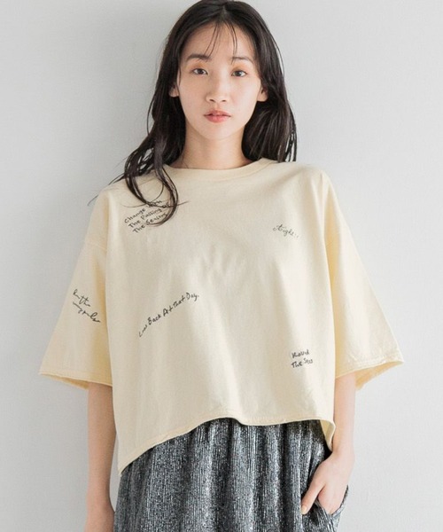 LOWRYS FARM（ローリーズファーム）の「カスタムシシュウＴＳＳ 126518（Tシャツ/カットソー・レディース・アイボリー/チャコールグレー/イエロー・FREE）」の3枚目の写真