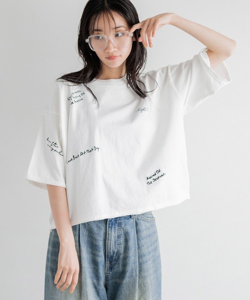 LOWRYS FARM（ローリーズファーム）の「カスタムシシュウＴＳＳ 126518（Tシャツ/カットソー・レディース・アイボリー/チャコールグレー/イエロー・FREE）」の2枚目の写真