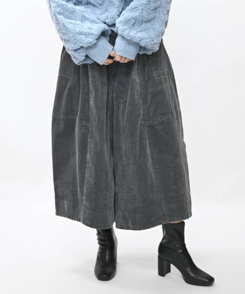 MARAI（マーライ）の「コーデュロイ フレアワイドパンツ（その他パンツ・レディース・ホワイト/グレー/ブラック/ベージュ/ブラウン・FREE）」の4枚目の写真