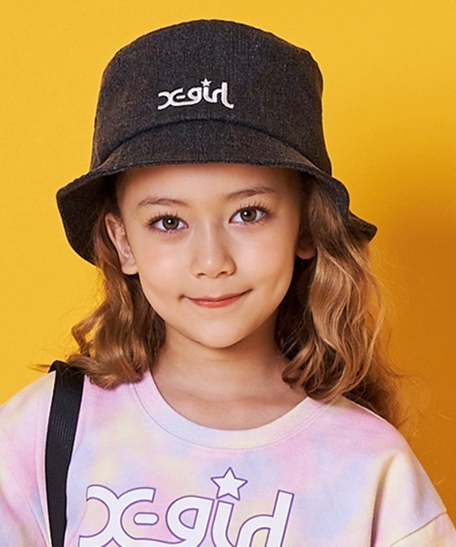 X-girl Stages(エックスガールステージス)の「デニムバケットハット(キャップ・キッズ・ブルー/ブラック・M(48-52cm)/L(52-56cm))」の2枚目の写真