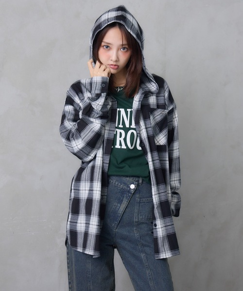 ENVYM(アンビー)の「オーバーフーディチェックシャツ(シャツ/ブラウス・レディース・グリーン/ブラウン/ブラック・FREE)」の9枚目の写真