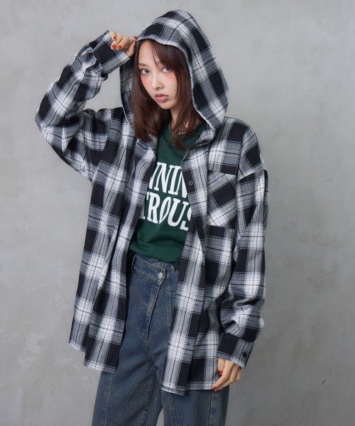 ENVYM(アンビー)の「オーバーフーディチェックシャツ(シャツ/ブラウス・レディース・グリーン/ブラウン/ブラック・FREE)」の10枚目の写真