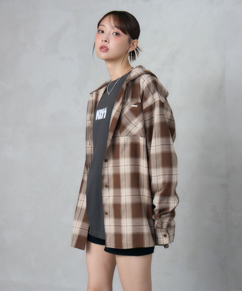 ENVYM(アンビー)の「オーバーフーディチェックシャツ(シャツ/ブラウス・レディース・グリーン/ブラウン/ブラック・FREE)」の12枚目の写真