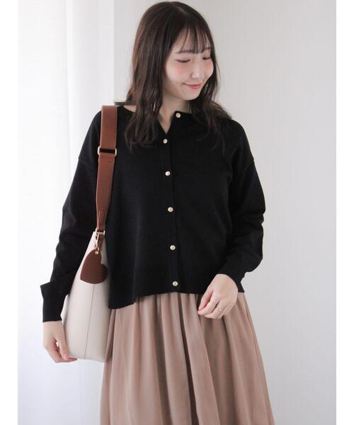 Te chichi TERRASSE(テチチテラス)の「クルーネックメタルボタンカーディガン(カーディガン/ボレロ・レディース・レッド/グリーン/ベージュ/ブラック・F)」の2枚目の写真