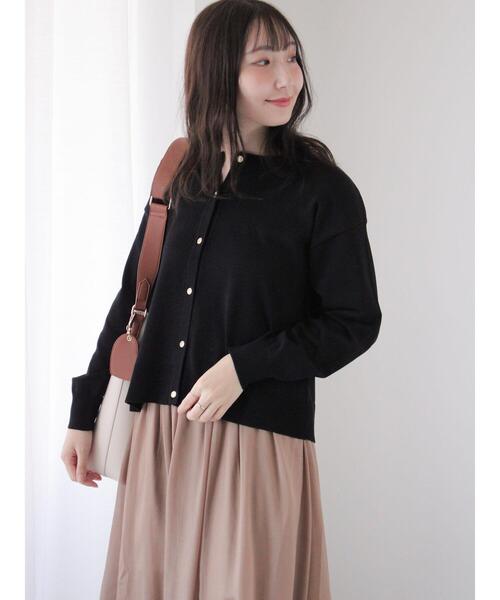 Te chichi TERRASSE(テチチテラス)の「クルーネックメタルボタンカーディガン(カーディガン/ボレロ・レディース・レッド/グリーン/ベージュ/ブラック・F)」の6枚目の写真