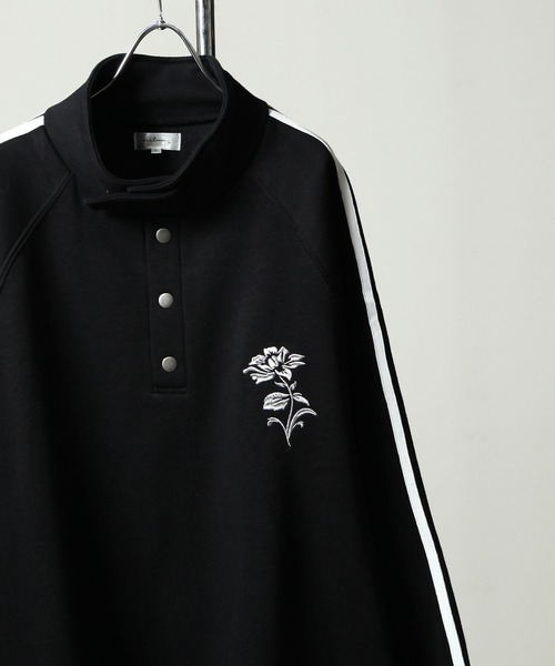 NILWAY（ニルウェイ）の「薔薇 刺繍 ハーフボタン スタンドネック スウェット（スウェット・メンズ・チャコール/ブラック/杢グレー/ブルー・MEDIUM/LARGE）」の16枚目の写真