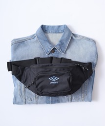 umbro 刺繍ロゴボディバッグ