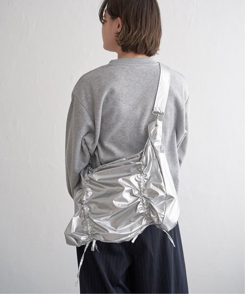 notch.（ノッチ）の「シャイニーショルダーバッグ（ショルダーバッグ・レディース・シルバー系/ブラック・ONESIZE）」の4枚目の写真