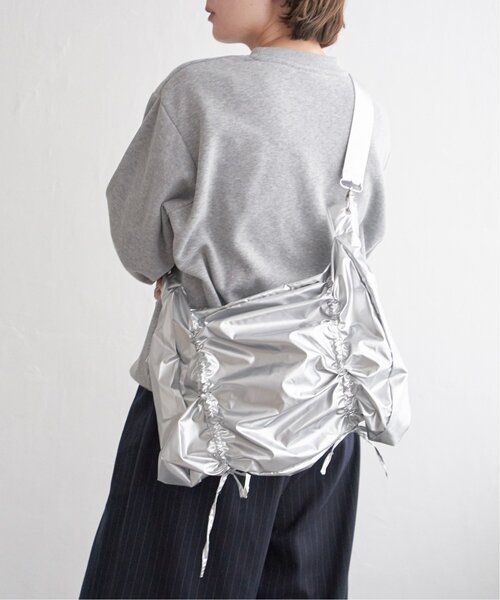 notch.（ノッチ）の「シャイニーショルダーバッグ（ショルダーバッグ・レディース・シルバー系/ブラック・ONESIZE）」の5枚目の写真