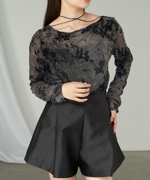 RAY CASSIN(レイカズン)の「【万能アイテム】柄シアーインナー / ベロア / 花柄(Tシャツ/カットソー・レディース・チャコールグレー/アイボリー/ブラック系その他2/ベージュ系その他2・FREE)」の22枚目の写真