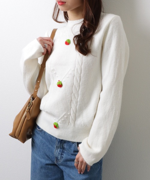 Lace Ladies(レースレディース)の「ストロベリー モチーフ付き クルーネック ケーブル ニット プルオーバー(ニット/セーター・レディース・ホワイト/ピンク/ミント・FREE)」の1枚目の写真