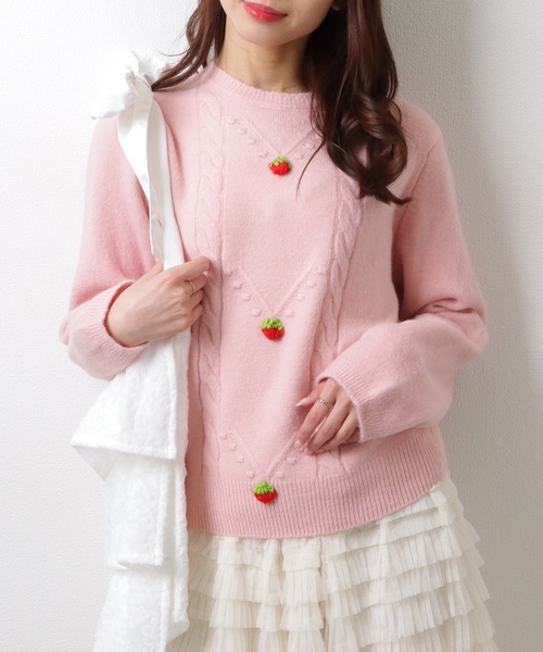 Lace Ladies(レースレディース)の「ストロベリー モチーフ付き クルーネック ケーブル ニット プルオーバー(ニット/セーター・レディース・ホワイト/ピンク/ミント・FREE)」の3枚目の写真