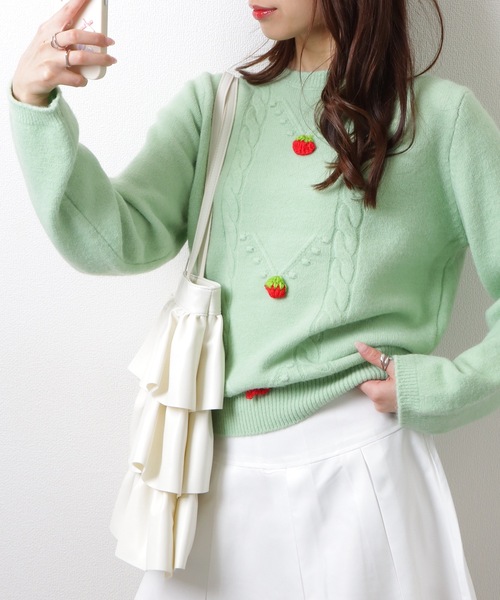 Lace Ladies(レースレディース)の「ストロベリー モチーフ付き クルーネック ケーブル ニット プルオーバー(ニット/セーター・レディース・ホワイト/ピンク/ミント・FREE)」の5枚目の写真