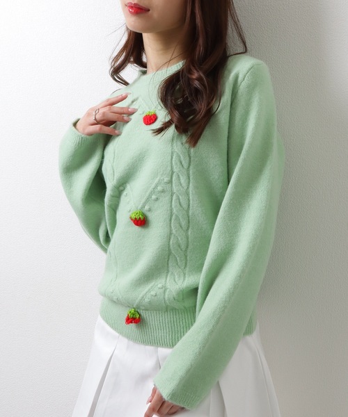 Lace Ladies(レースレディース)の「ストロベリー モチーフ付き クルーネック ケーブル ニット プルオーバー(ニット/セーター・レディース・ホワイト/ピンク/ミント・FREE)」の8枚目の写真