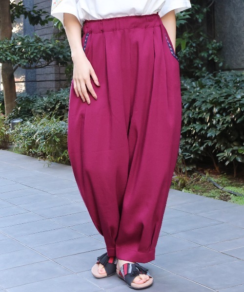 チチカカ（チチカカ）の「エッグタックパンツ（その他パンツ・レディース・ベージュ/ボルドー/カーキ/ブラック・MEDIUM/LARGE）」の4枚目の写真