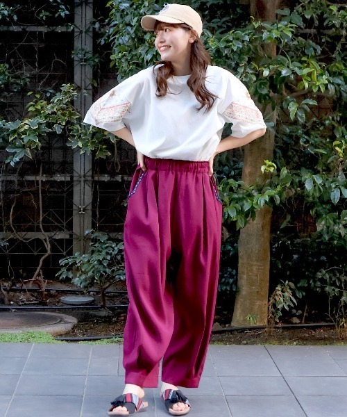 チチカカ（チチカカ）の「エッグタックパンツ（その他パンツ・レディース・ベージュ/ボルドー/カーキ/ブラック・MEDIUM/LARGE）」の9枚目の写真