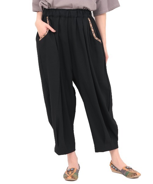 チチカカ（チチカカ）の「エッグタックパンツ（その他パンツ・レディース・ベージュ/ボルドー/カーキ/ブラック・MEDIUM/LARGE）」の10枚目の写真