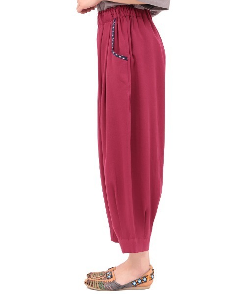 チチカカ（チチカカ）の「エッグタックパンツ（その他パンツ・レディース・ベージュ/ボルドー/カーキ/ブラック・MEDIUM/LARGE）」の14枚目の写真