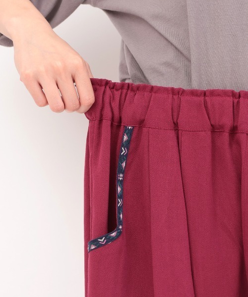 チチカカ（チチカカ）の「エッグタックパンツ（その他パンツ・レディース・ベージュ/ボルドー/カーキ/ブラック・MEDIUM/LARGE）」の18枚目の写真